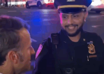 Les images insolites d&rsquo;Emmanuel Macron bloqué par la police à New York, contraint d&rsquo;appeler Donald Trump
