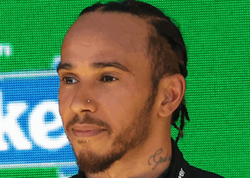 Lewis Hamilton annonce avec émotion la disparition de son chien bien-aimé Roscoe