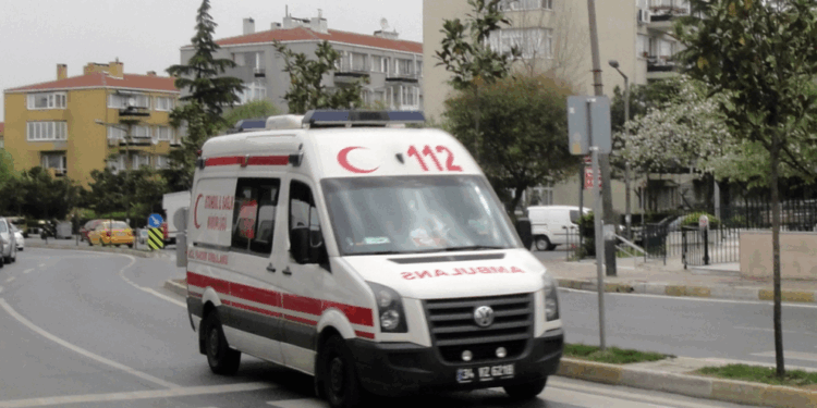 Tragédie dans un atelier : un apprenti de 15 ans meurt après un « prank » à l’air comprimé