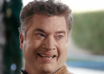 Mort de Pat Finn : l’acteur de sitcoms cultes s’éteint à 60 ans