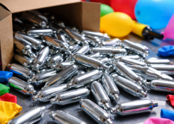 Près de 900 cartouches de protoxyde d’azote découvertes par la police à Limoge