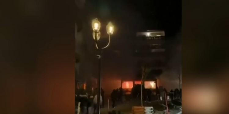 Drame à Crans-Montana : au moins 40 morts et une centaine de blessés après l’incendie d’un bar pendant la nuit du Nouvel An