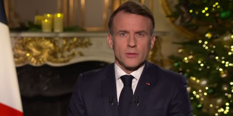 « Unité, force et espérance » : Macron trace les lignes de 2026 dans un contexte politique et international tendu