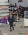 Karl Lagerfeld fait défiler Chanel dans un supermarché ! 13