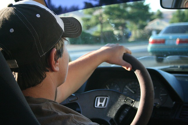 18 ans et sans permis… il vole six véhicules pour aller en boite !