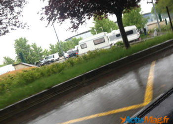 [Exclu] Villebon-sur-Yvette : Les gens du voyage investissent le parking du Grand Dôme !