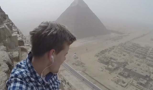 Un touriste échappe à trois ans de prison pour avoir grimpé en haut de la Pyramide de Gizeh !