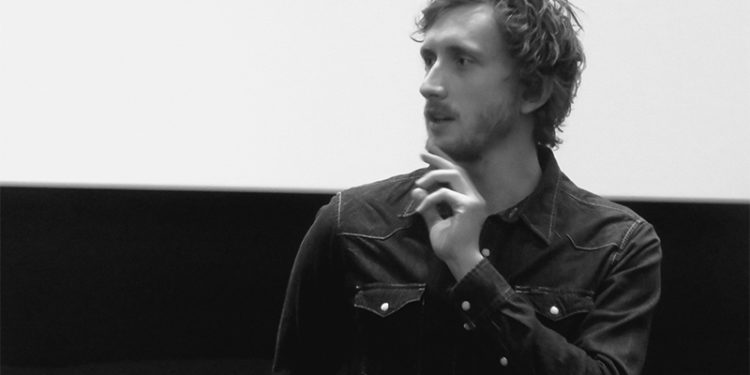 Lucien Jean-Baptiste et Baptiste Lecaplain nous parlent du film « Dieumerci », en salle le 9 mars !