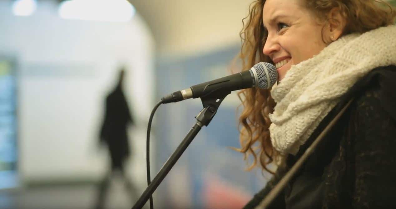 La « Nouvelle star » Emji revient jouer dans le métro parisien !