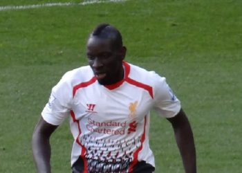 Un steak trop cuit provoque l&rsquo;hilarité générale sur Twitter: Mamadou Sakho prend la défense de sa femme face aux critiques.