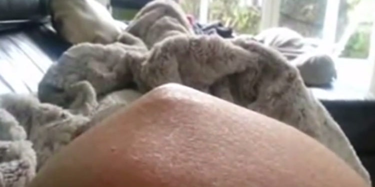 Un bébé gigote d&rsquo;une manière surprenante dans le ventre de sa mère !