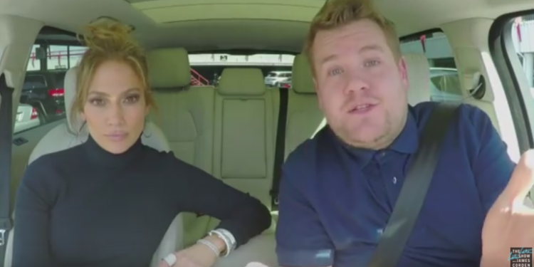 TLLS: Quand James Corden envoie un SMS à Leonardo DiCaprio avec le portable de Jennifer Lopez voici sa réaction …
