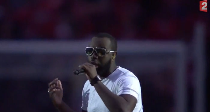 Maître Gims se fait huer sur la pelouse du Stade de France avant la finale de la Coupe de La Ligue