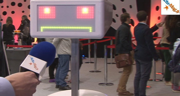 Foire de Paris : A la rencontre de Sheldon, le robot d’accueil très intelligent !