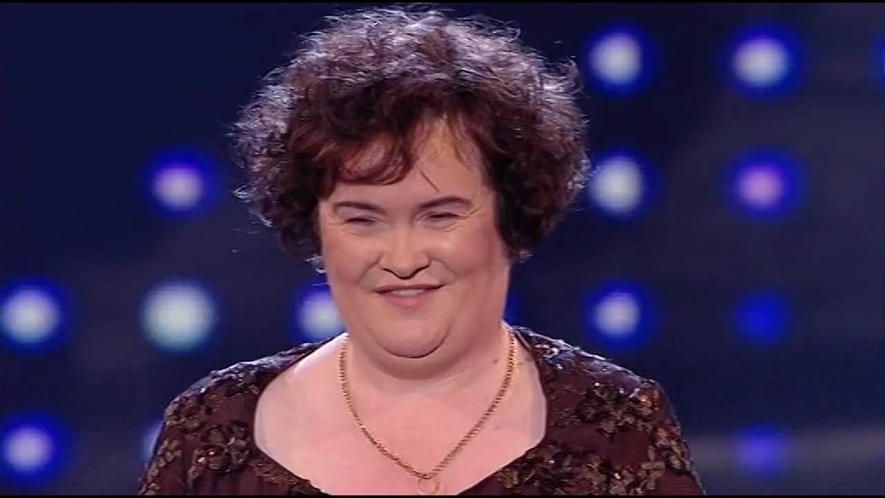 Londres : La chanteuse Susan Boyle arrêtée après avoir fait une crise de nerfs à l’aéroport d’Heathrow