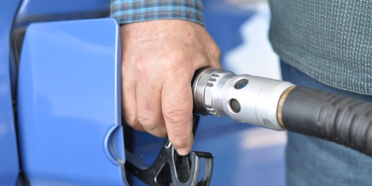 Pénurie de Carburant : Un homme fond en larmes sur Europe 1