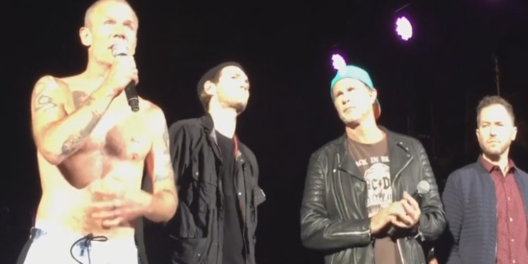 Red Hot Chili Peppers : Le chanteur Anthony Kiedis transporté d&rsquo;urgence à l&rsquo;hôpital avant le début du concert !
