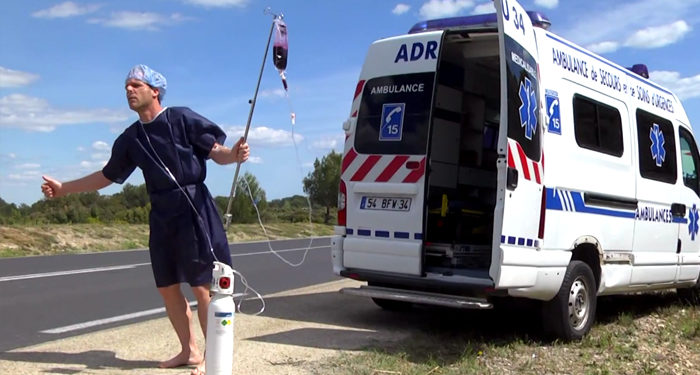 Rémi Gaillard parodie les Urgences dans sa nouvelle vidéo !