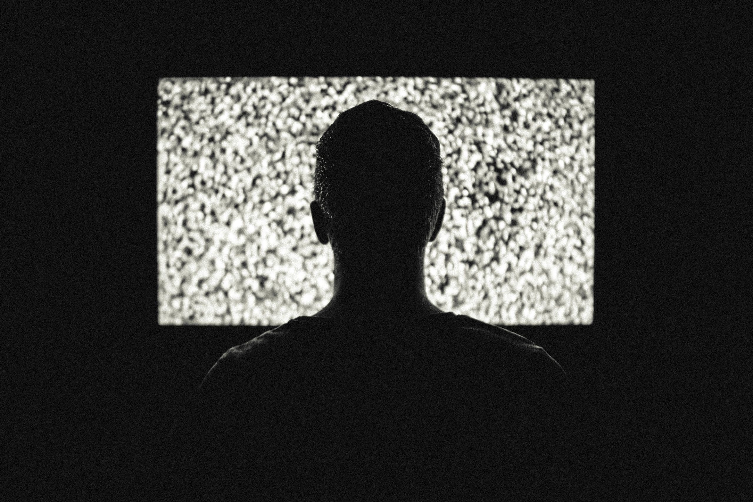 Insolite : Il regarde TF1 et est hypnotisé par l&rsquo;émission « Stars sous hypnose » !