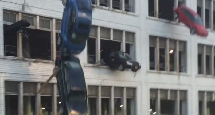 Fast and Furious 8 : Elle filme depuis son balcon une scène de cascade impressionnante !