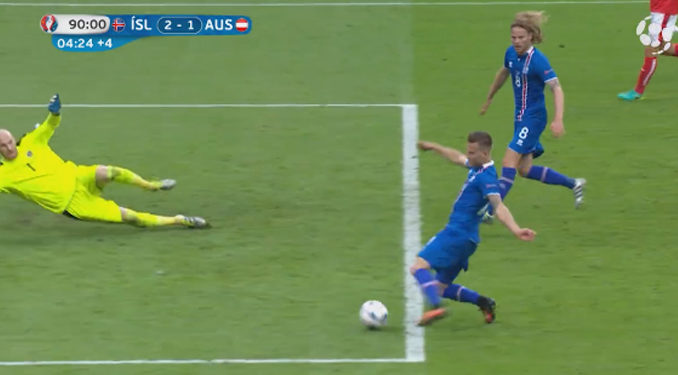 Euro2016 : Le magnifique but de l&rsquo;Islande qui rend fou de joie le commentateur islandais !