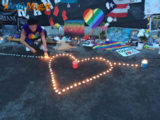 Le Pulse : Retour sur les lieux deux mois après le terrible attentat qui a frappé la boîte de nuit gay à Orlando ! 4