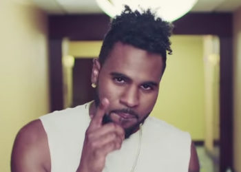 Jason Derulo attrape la funk fever dans son dernier clip « Kiss the Sky »
