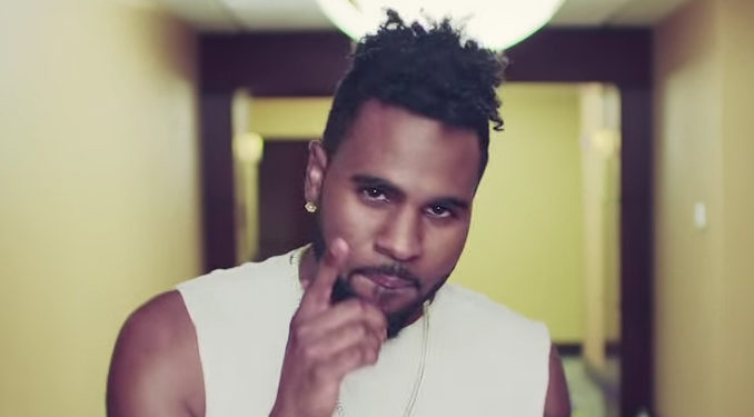 Jason Derulo attrape la funk fever dans son dernier clip « Kiss the Sky »