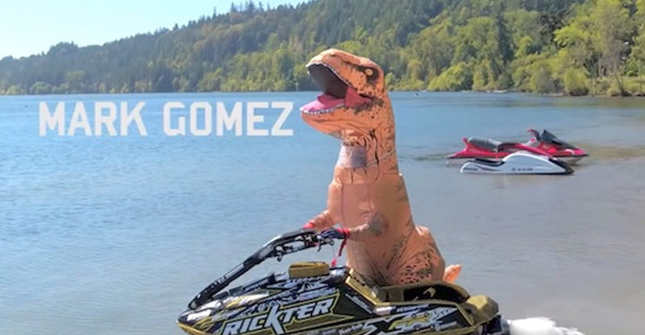 Quand un T-Rex fait du Jet-Ski comme un dieu !