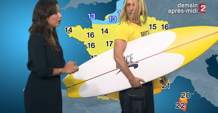 France 2 : Brice de Nice passe tranquillement devant la présentatrice pendant un bulletin météo !
