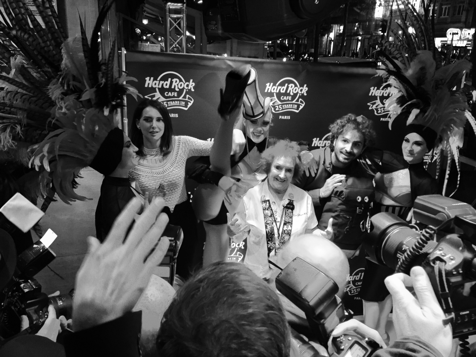 Le Hard Rock Café Paris fête ses 25 ans en beauté avec Pixie Lott (On y était)