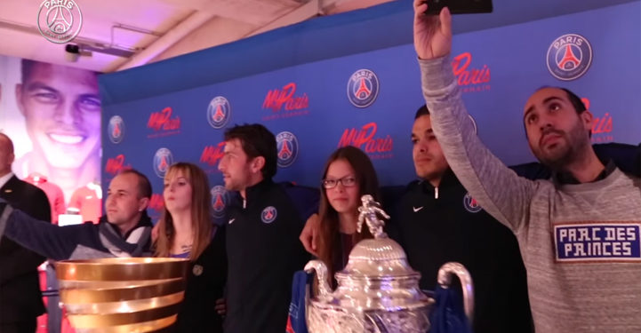 400 fans du PSG invités à réaliser un  » Mannequin Challenge  » en compagnie des joueurs dans la boutique de Paris !