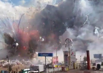 Une impressionnante explosion de feux d&rsquo;artifice sur un marché fait une trentaine de morts au Mexique