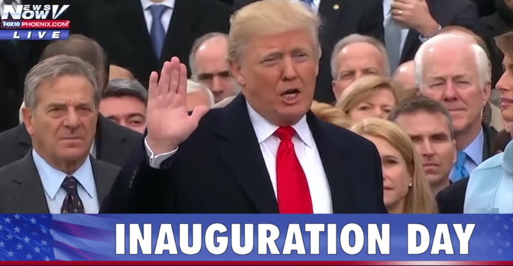 Donald Trump : Un militaire perturbe la cérémonie en jouant du clairon pendant le serment du 45ème président !
