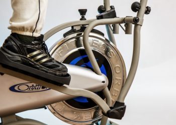 Trop grand pour faire du vélo elliptique à la salle de sport, cet homme à trouver une astuce !