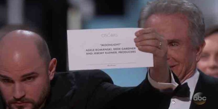 Oscars : L’incroyable bourde annonçant le film « La La Land » gagnant alors que le prix du meilleur film revenait à « Moonlight »