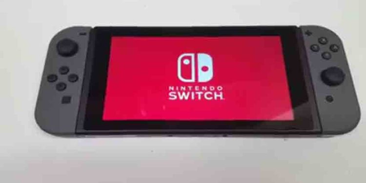 Nintendo Switch : Il reçoit la console avec deux semaines d’avance mais ne peut pas y jouer !