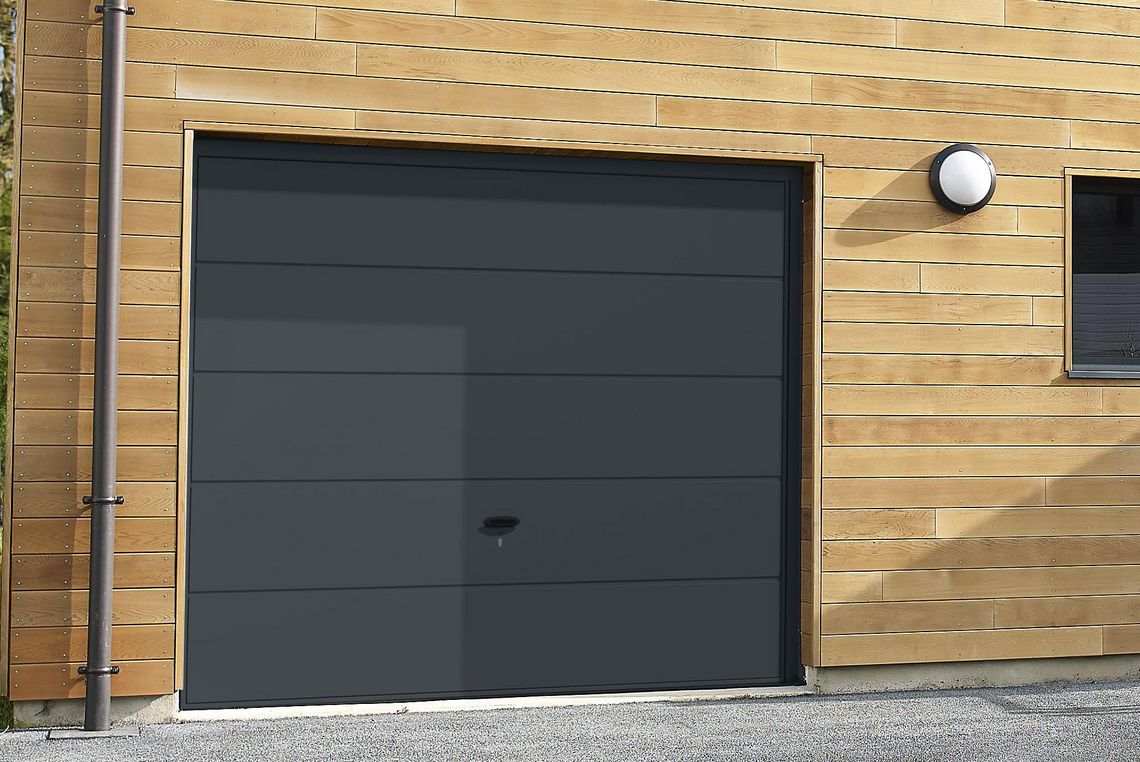 Porte de garage à Lyon : comment remplacer sa porte ?