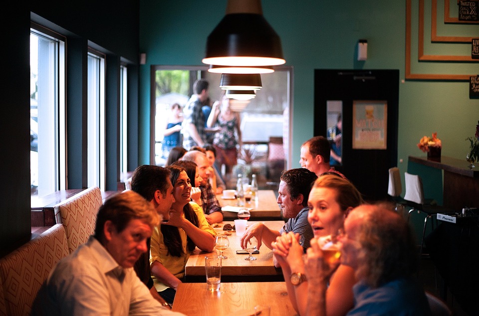 Acoustique dans un restaurant : comment limiter les bruits ?