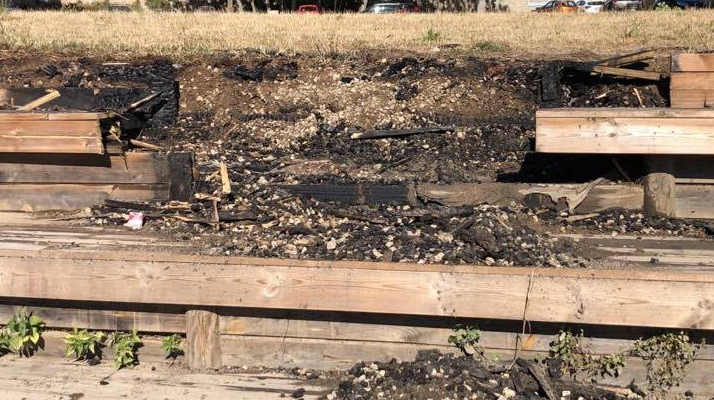 Essonne. Un incendie détruit en partie un petit théâtre en bois à Longpont-sur-Orge