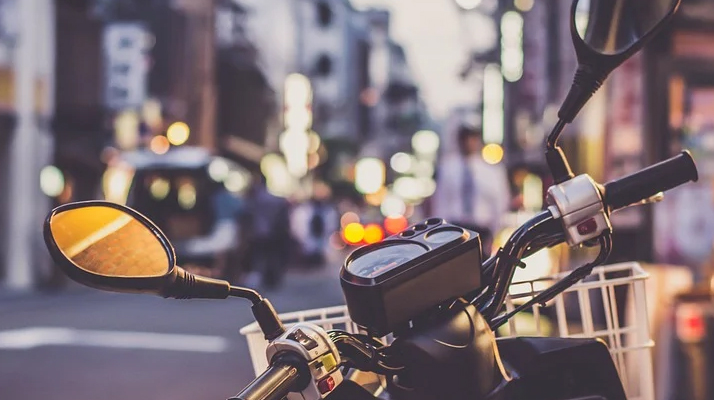 Boulogne-Billancourt : Un livreur à scooter fauche une fillette de 3 ans