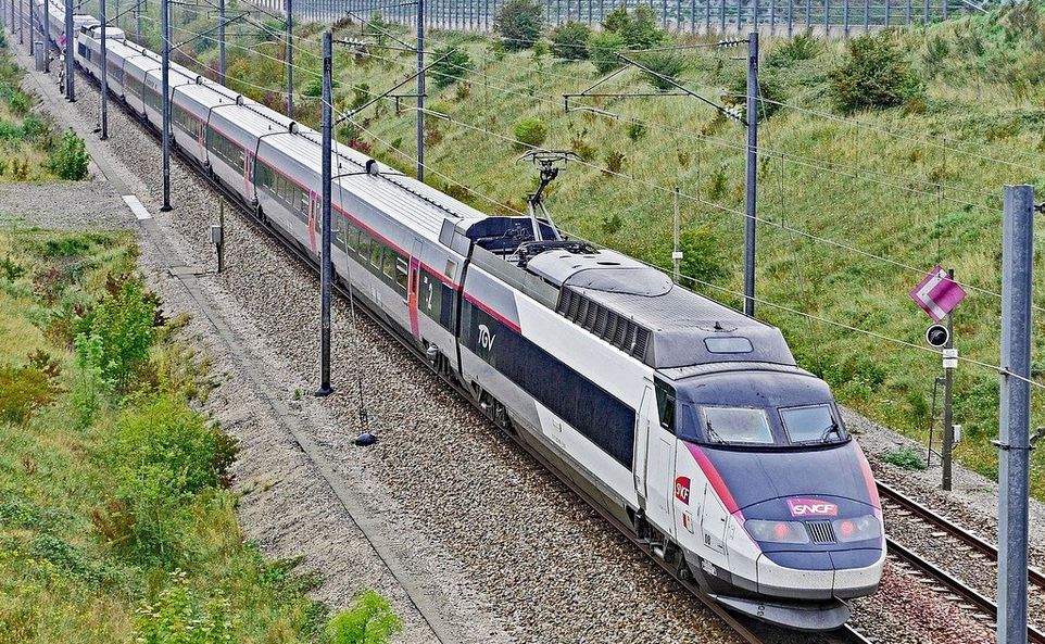 Ain : Un jeune homme de 18 ans mortellement fauché par un TGV