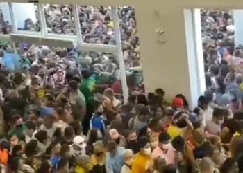 Brésil : Les images d&rsquo;une foule massée dans un magasin font polémiques