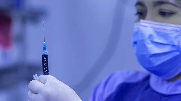 Covid-19 : le groupe pharmaceutique Pfizer annonce un vaccin « efficace à 90 % »