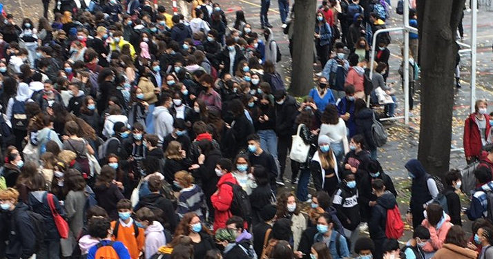 Confinement. Les images d&rsquo;étudiants rassemblés sans les protocoles sanitaires massivement relayées sur les réseaux sociaux