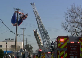 Californie. Un Père Noël se crash contre poteau électrique avec son paramoteur