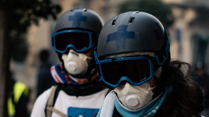 Loi Sécurité globale : Un manifestant a eu les doigts arrachés après avoir ramassé une grenade
