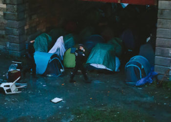 Calais : Des campements de migrants installés sous les ponts ont été délogés
