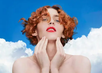 Star de l&rsquo;électro-pop, la musicienne et chanteuse Sophie est décédée à l&rsquo;âge de 34 ans