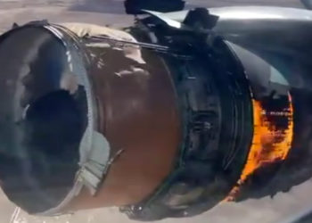 Les images impressionnantes du turboréacteur d&rsquo;un Boeing en feu après un décollage